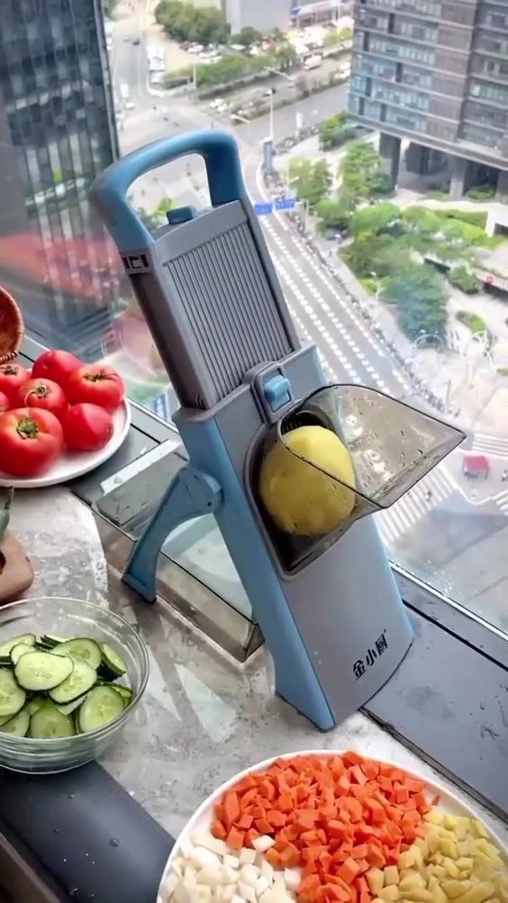 All-in-One Vegetable Cutter with Storage Container – Easy Kitchen Food Chopper